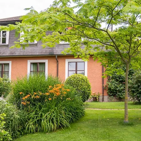 Im Garten - Haus Anna * Graz