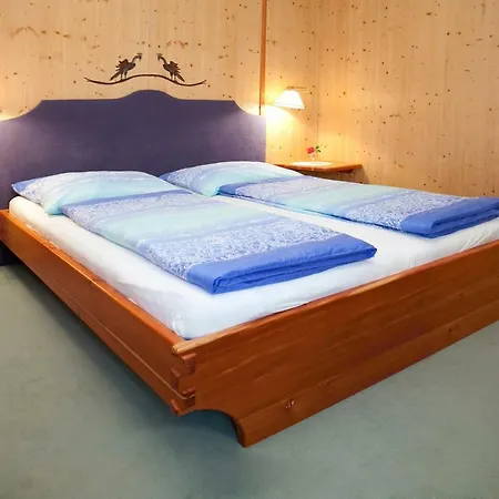 Im Garten - Haus Anna Daire Graz