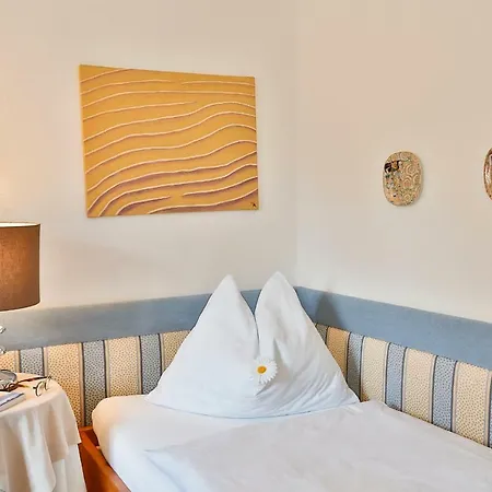 Im Garten - Haus Anna Graz