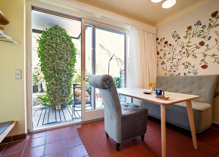 Im Garten - Haus Anna