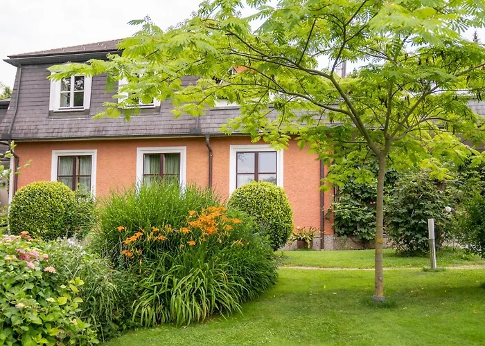 Im Garten - Haus Anna * Graz